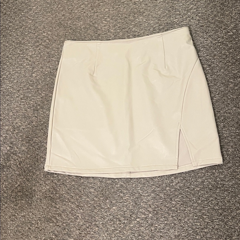 Juniors tan skirt. Medium